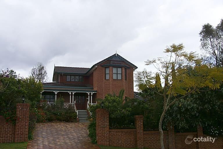 211 Mount Ommaney Dr, Mount Ommaney, QLD 4074