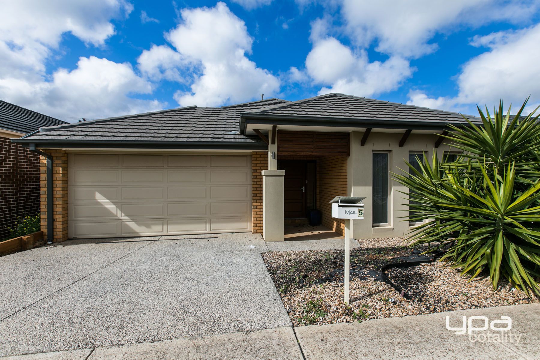 5 Flinders Pl, Caroline Springs, VIC 3023