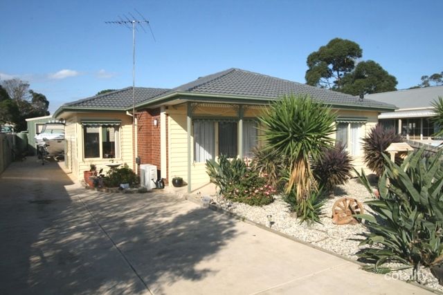 77 Justice Rd, Cowes, VIC 3922