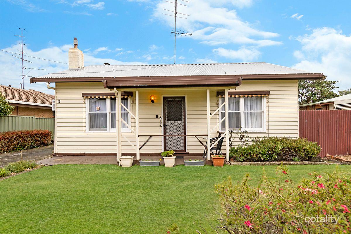 13 Leopold Ave, Hamilton, VIC 3300