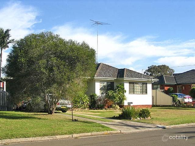 30 Chadwick Cres, Fairfield West, NSW 2165