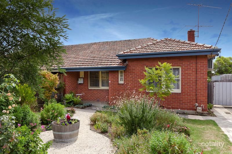14 Pattison Ave, North Geelong, VIC 3215