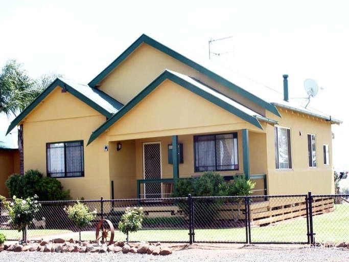 17r Kurrajong Dr, Dubbo, NSW 2830