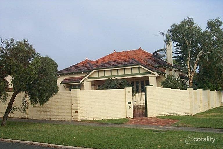 19 Irwin St, East Fremantle, WA 6158