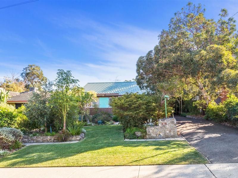 20 Cordelia Ave, Coolbellup, WA 6163