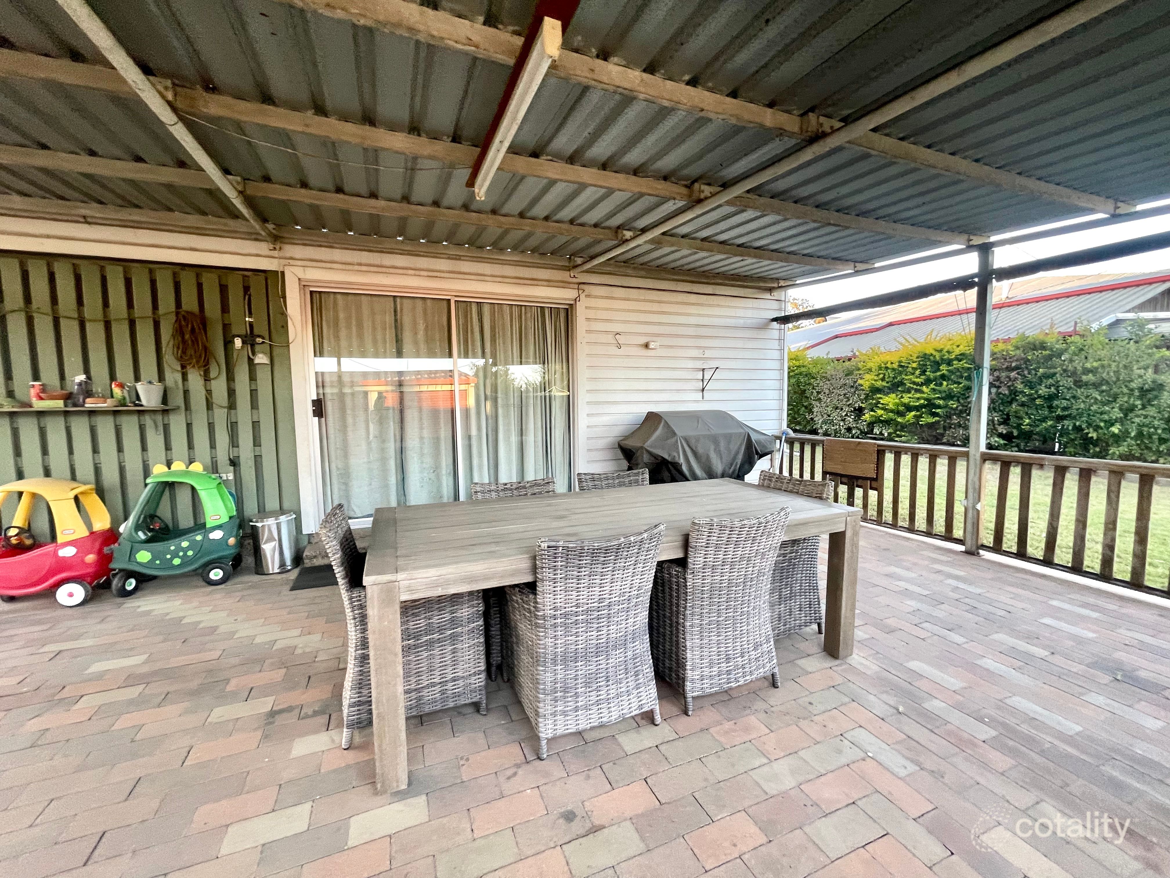 2 Gilbert Ct, Moranbah, QLD 4744
