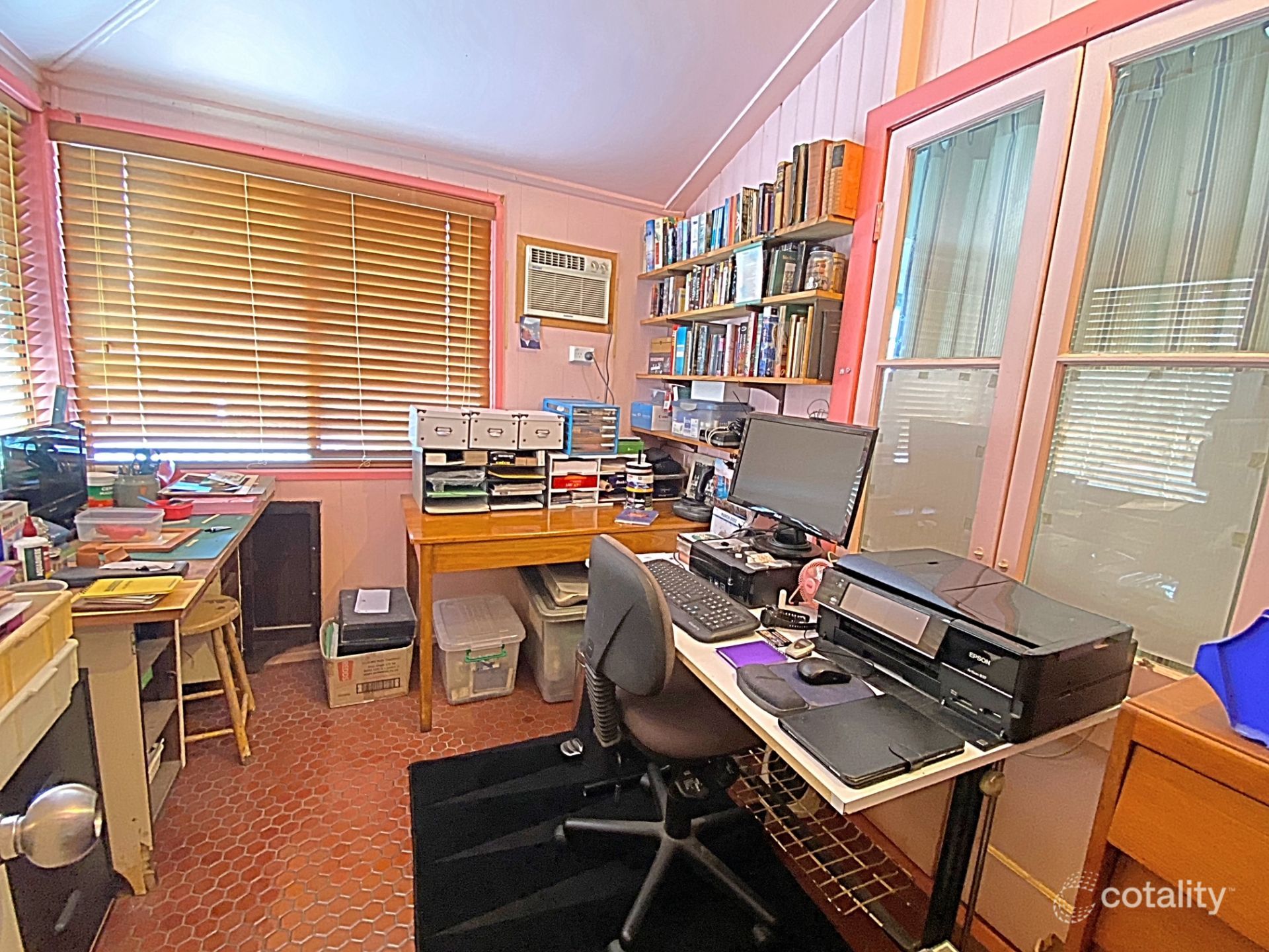 15 Luya St, Fairfield, QLD 4103