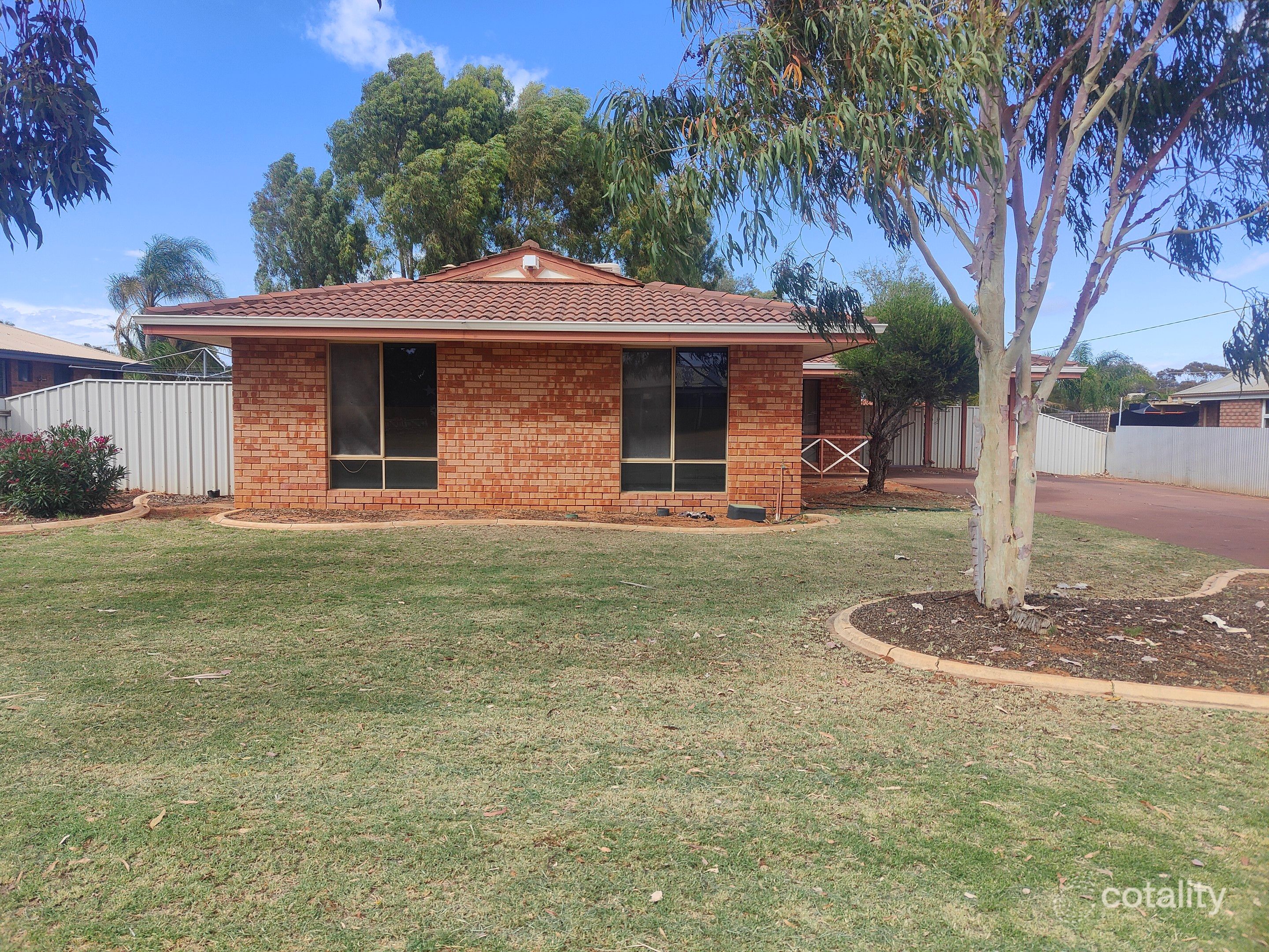 6 Jarvis Pl, Hannans, WA 6430