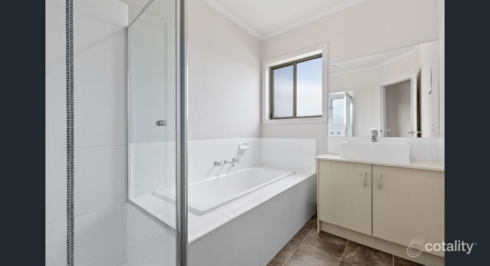 40 Bluehills Bvd, Pakenham, VIC 3810