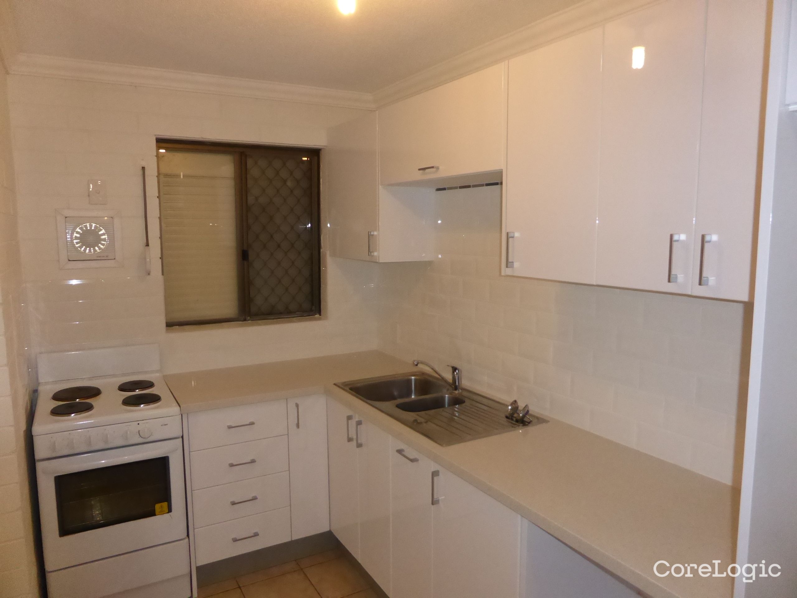 8/13 Merope Cl, Rockingham, WA 6168
