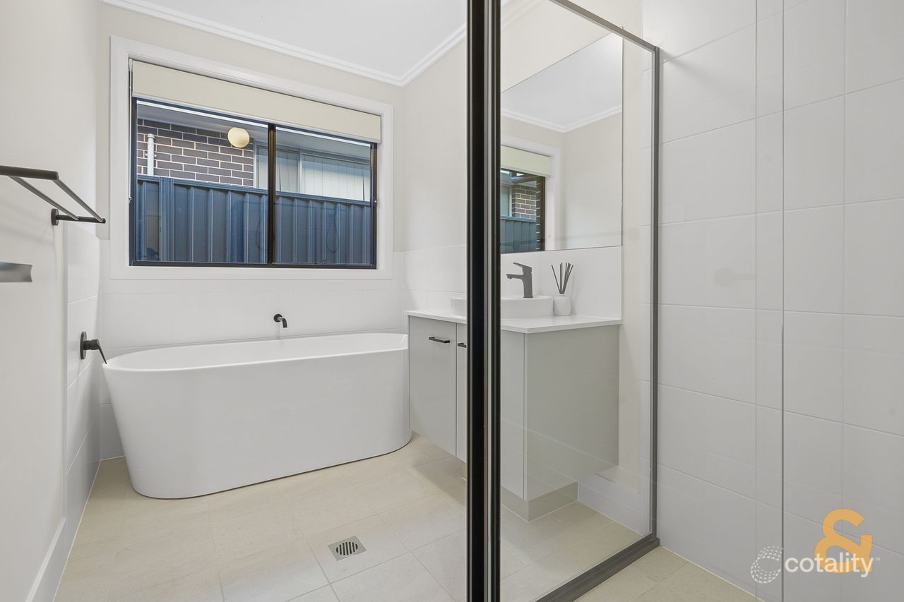 20 Wallarah Cct, Gregory Hills, NSW 2557