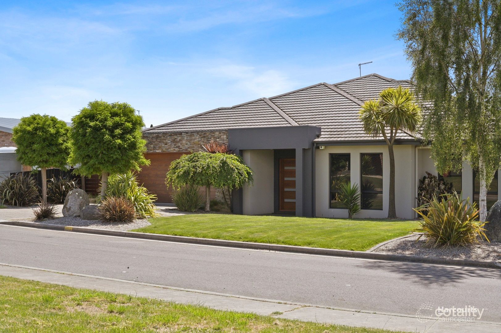 2 Senator Ct, Newnham, TAS 7248