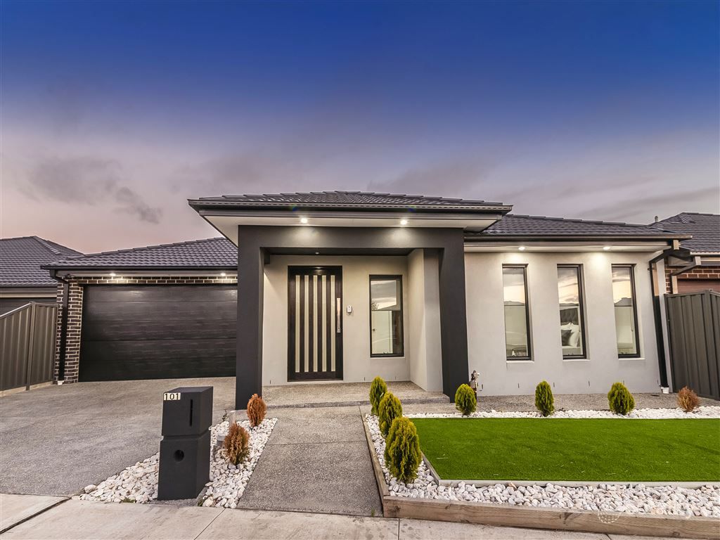 101 Arena Ave, Roxburgh Park, VIC 3064