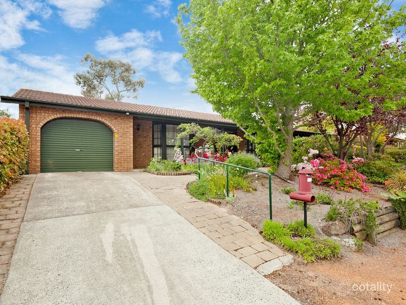 12 Merriman Cres, Macarthur, ACT 2904