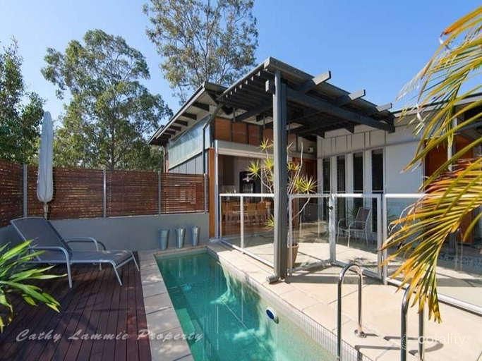8 Lomandra Pl, Chapel Hill, QLD 4069
