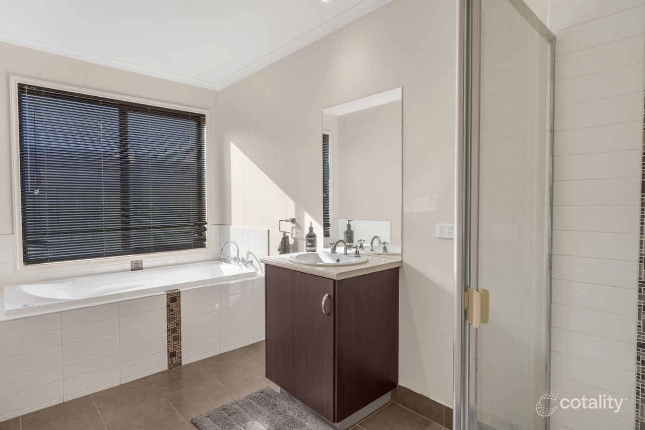 16 Carmichael Dr, Wyndham Vale, VIC 3024