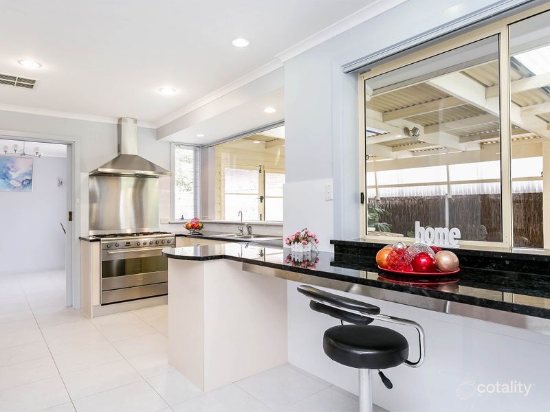 8 Hayes Ct, West Lakes, SA 5021