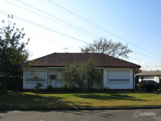 13 Edna Ave, Toongabbie, NSW 2146