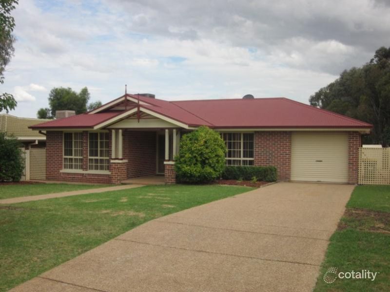 62 Pugsley Ave, Estella, NSW 2650