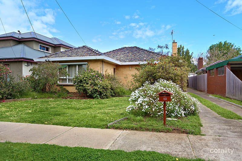 13 Barcelona Ave, Keilor, VIC 3036