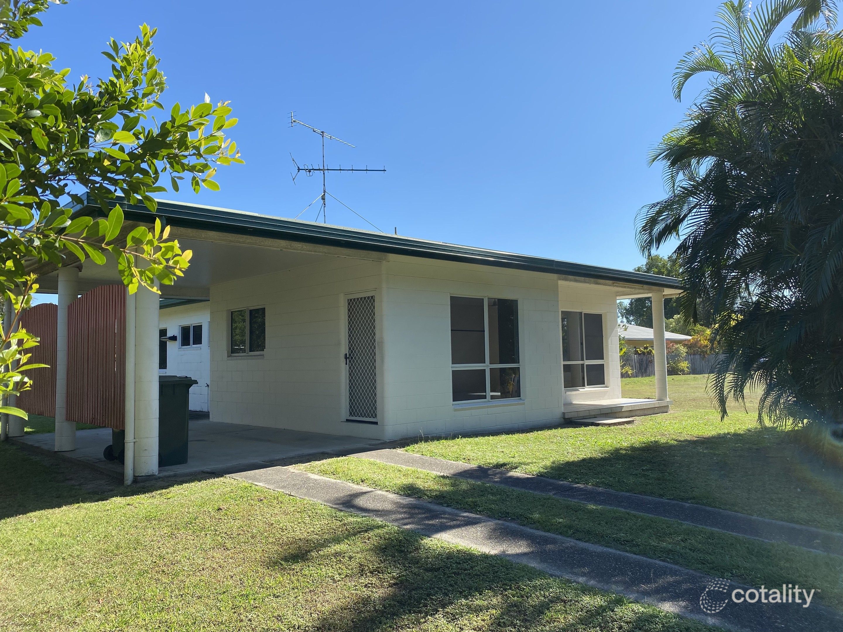 102 Tully Heads Rd, Tully Heads, QLD 4854
