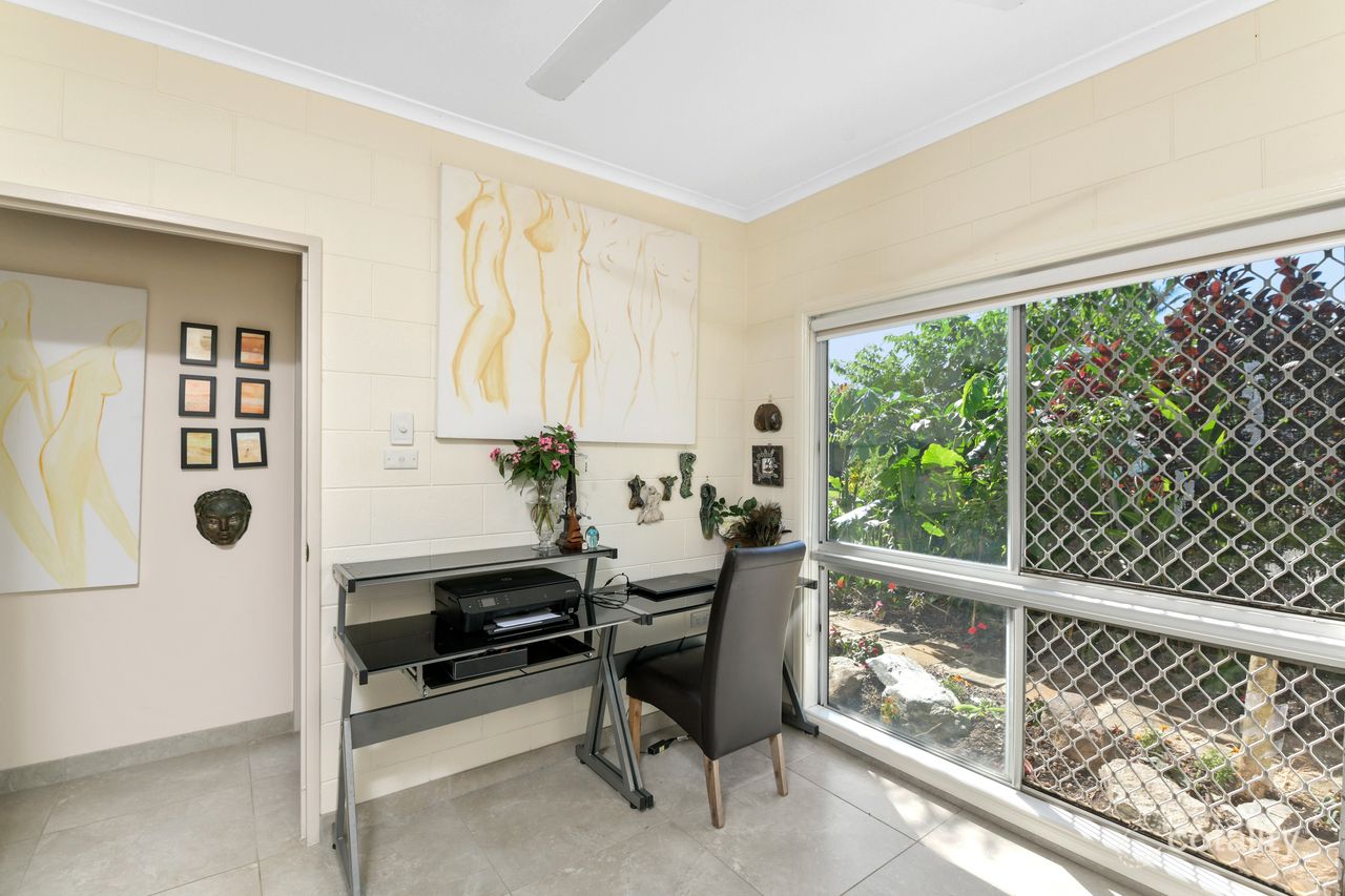 9 Mermaid Cl, Bentley Park, QLD 4869