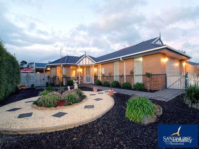 7 Halsbury Pl, Skye, VIC 3977