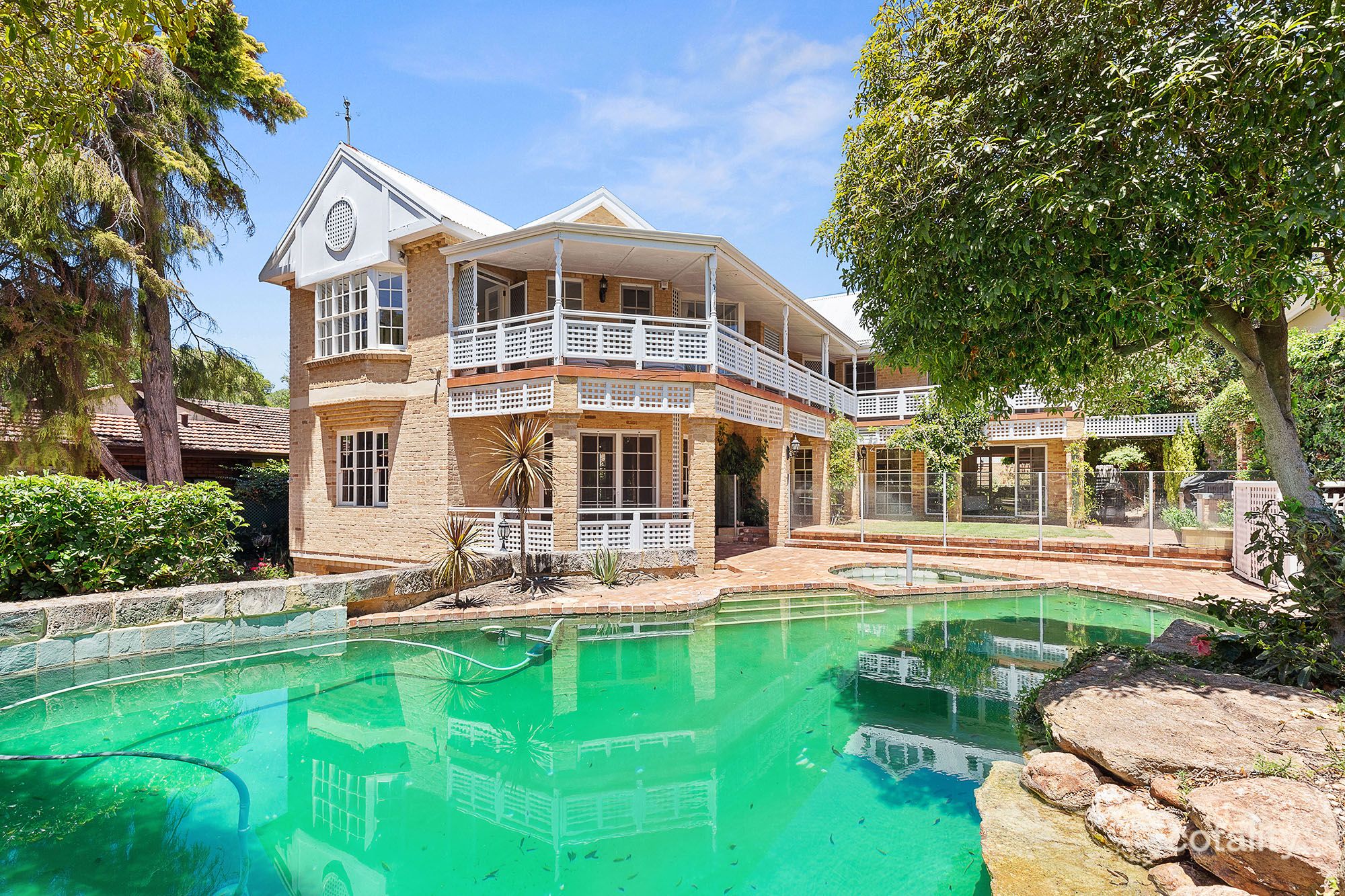 4 Kathryn Cres, Dalkeith, WA 6009