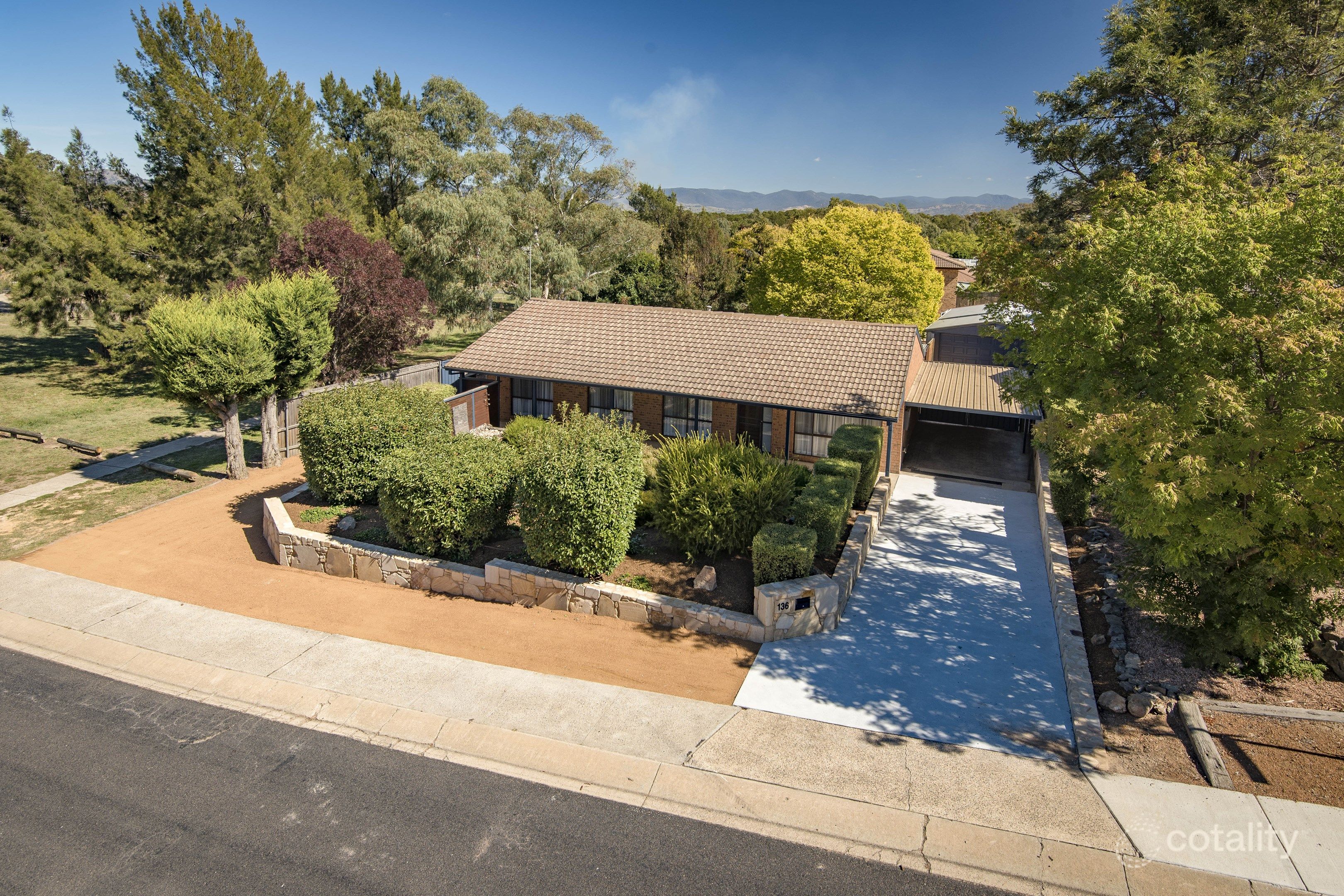 136 Jackie Howe Cres, Macarthur, ACT 2904
