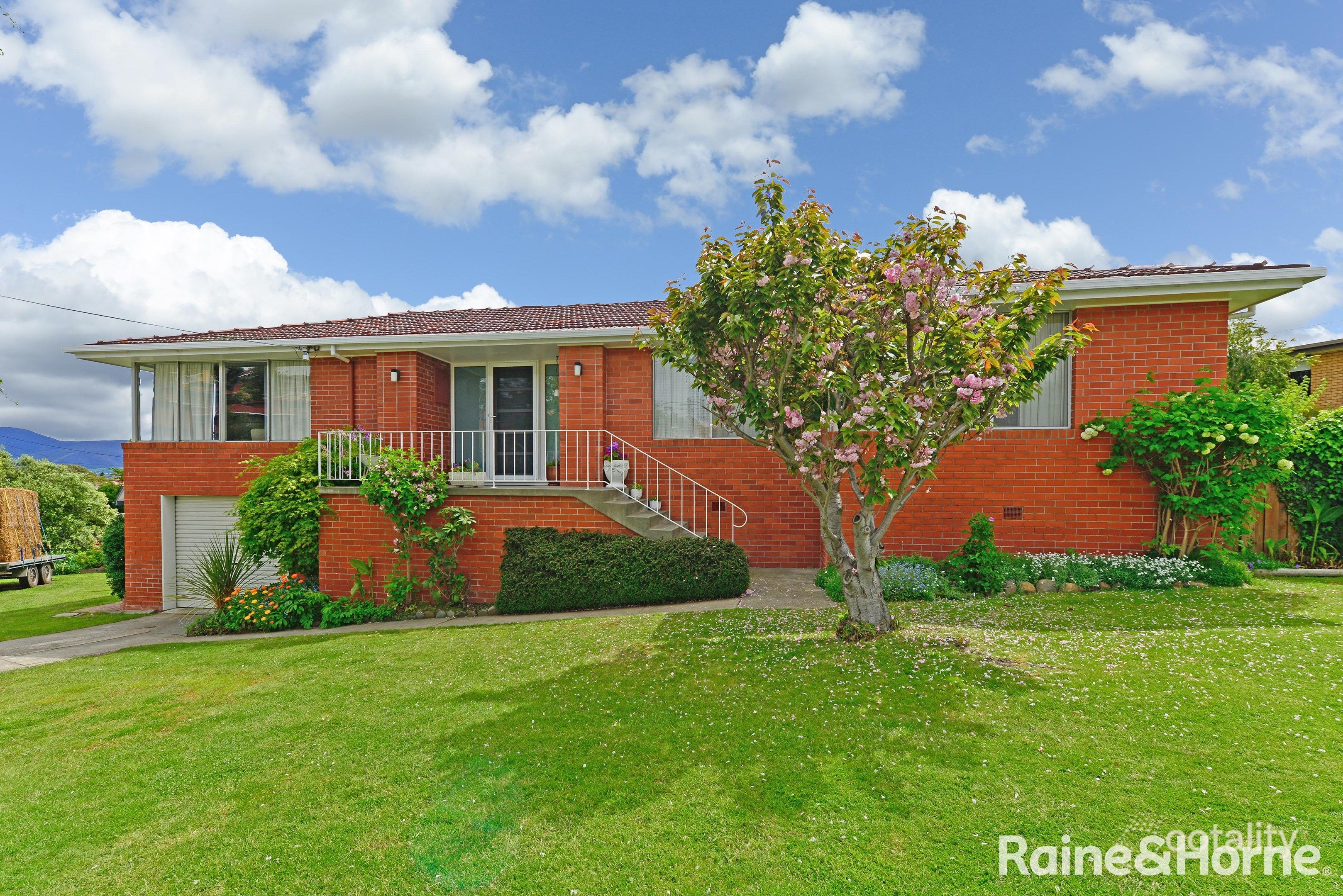 32 Henley St, Lindisfarne, TAS 7015