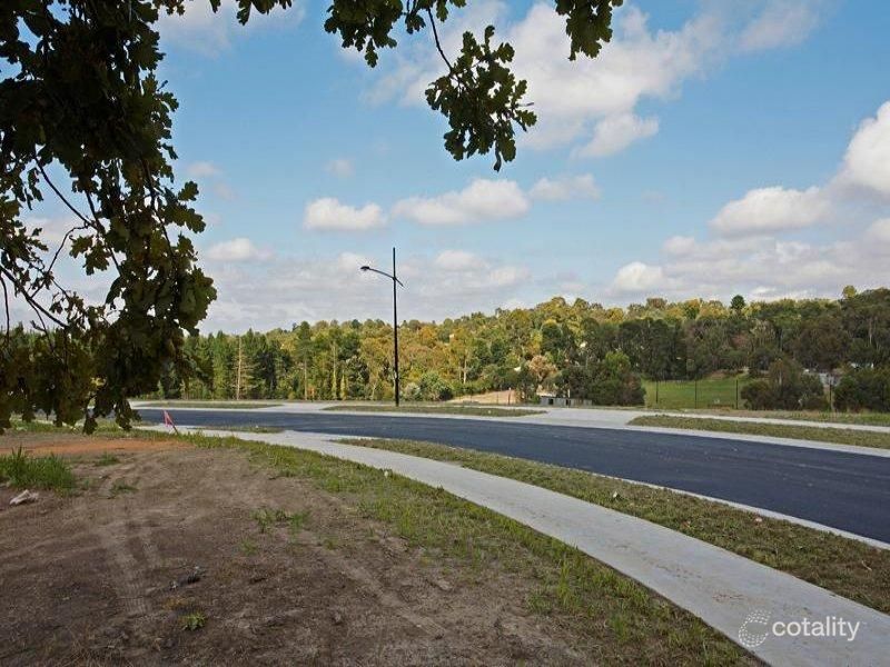 1 Auburn Gr, Croydon South, VIC 3136