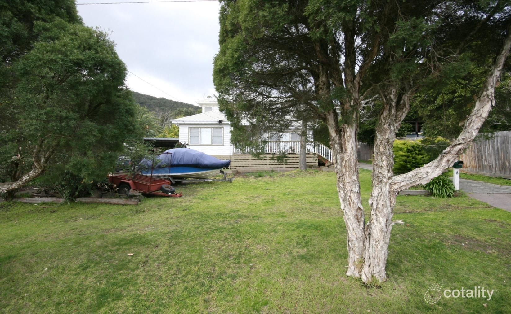 8 Joan Ave, Ferntree Gully, VIC 3156