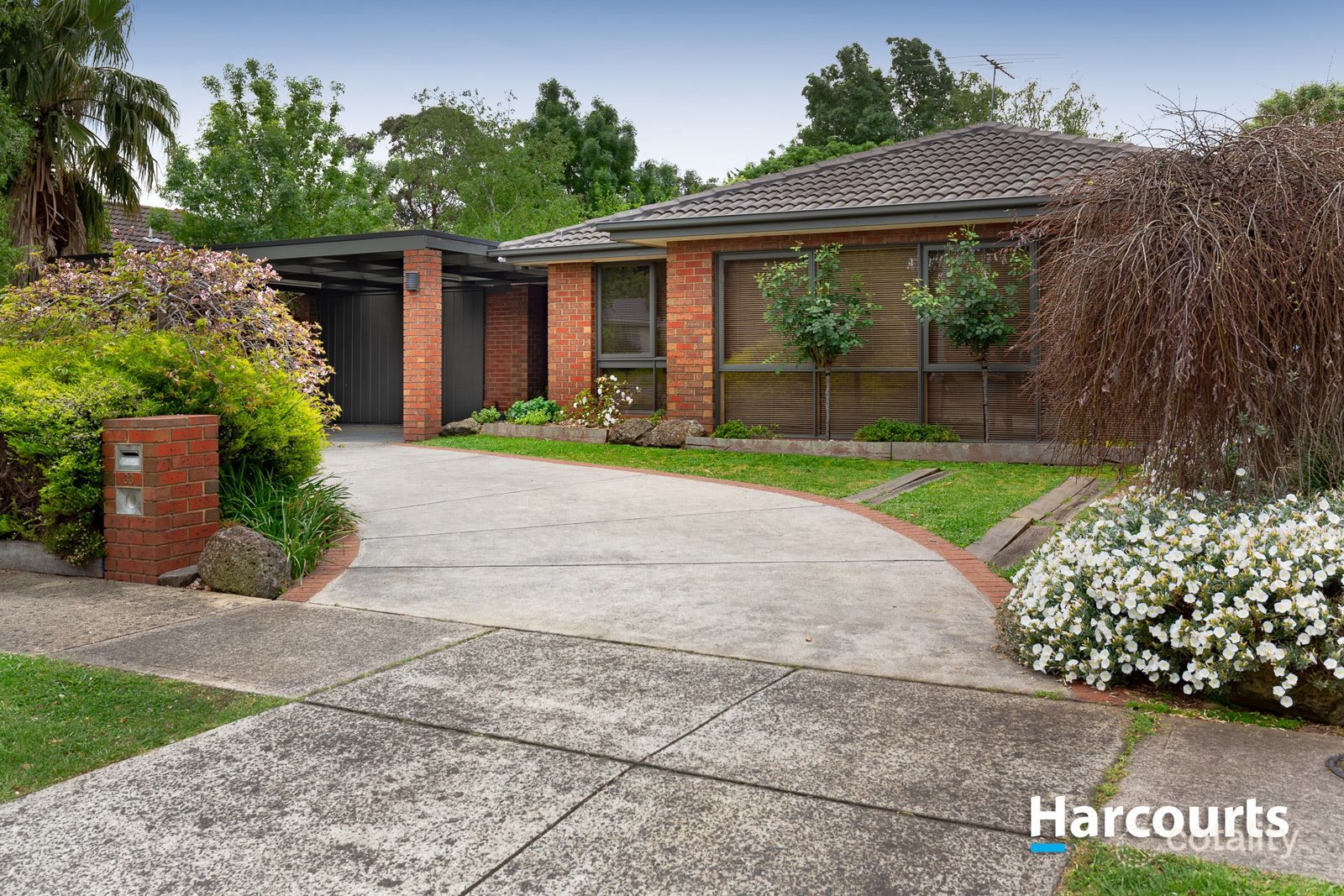 33 Collins Cres, Berwick, VIC 3806
