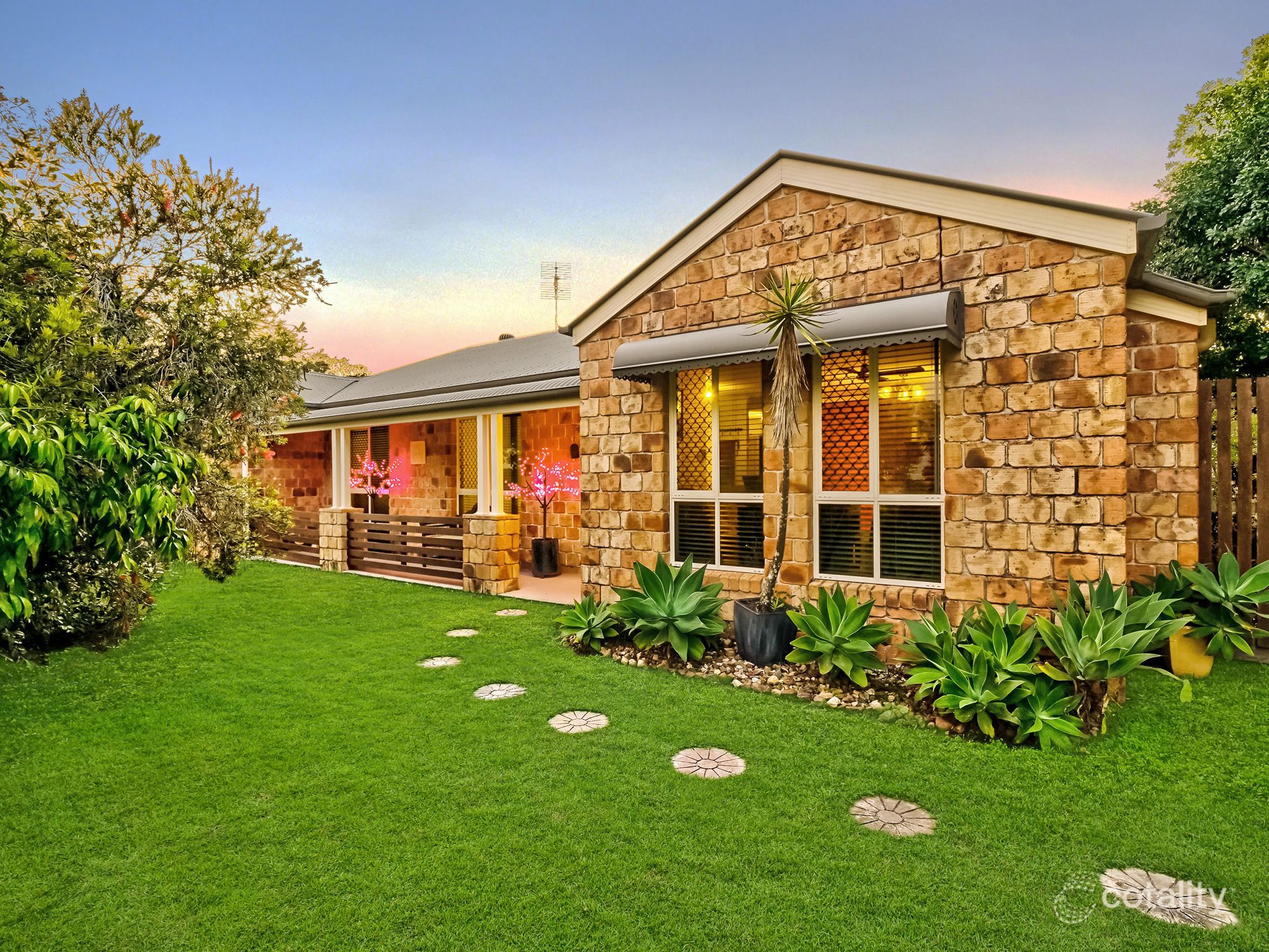 13 Walkers Rd, Urangan, QLD 4655