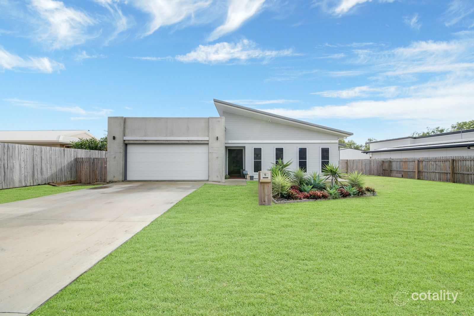 16-18 Red Emperor Way, Lammermoor, QLD 4703