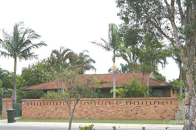 241 Sunshine Bvd, Mermaid Waters, QLD 4218