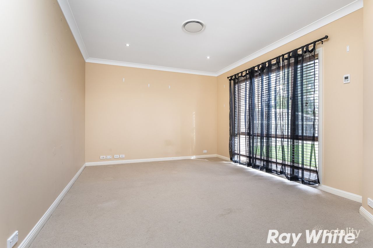 19 Inverpine Ct, Petrie, QLD 4502