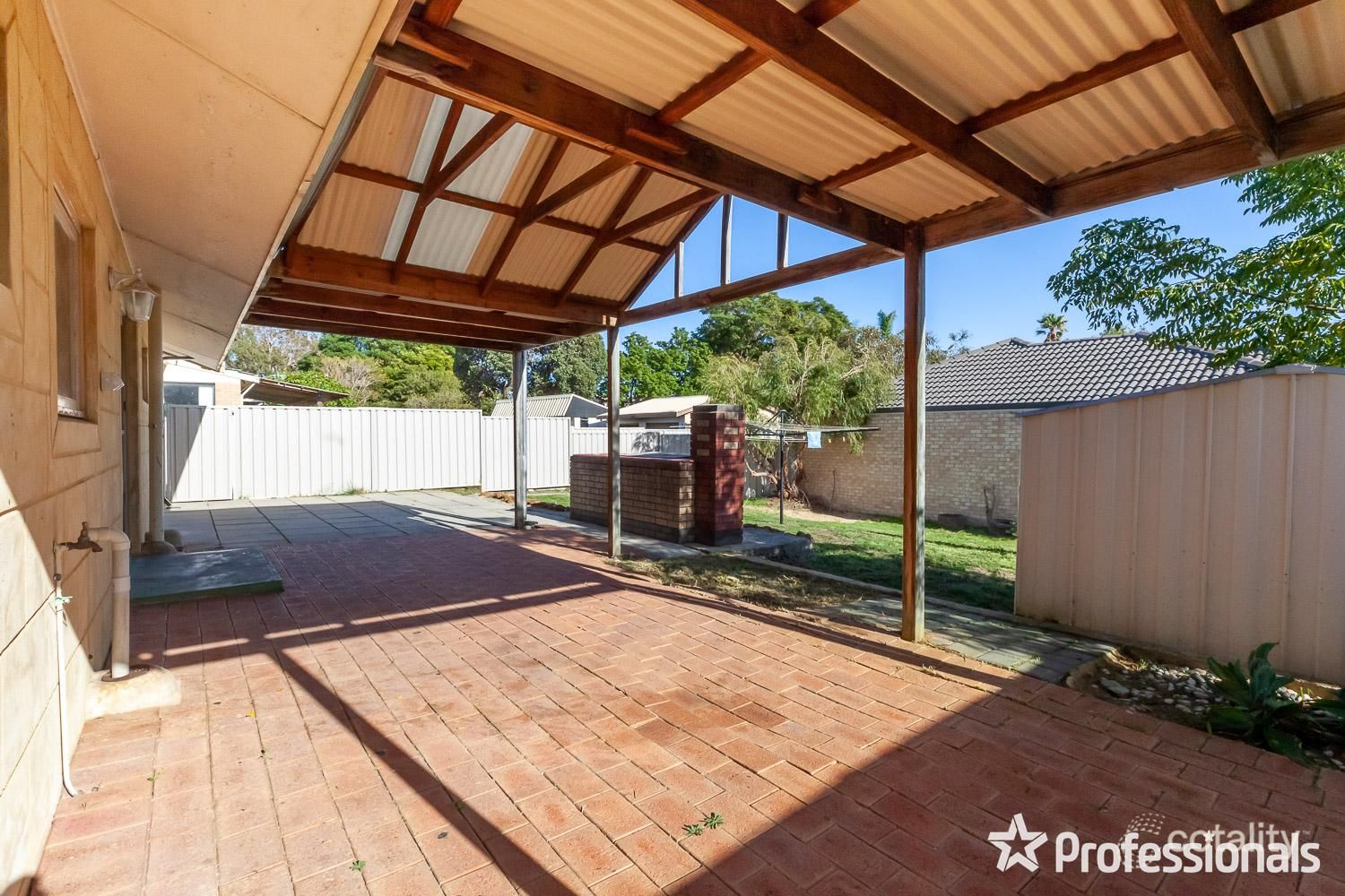17 Slee Ave, Kelmscott, WA 6111
