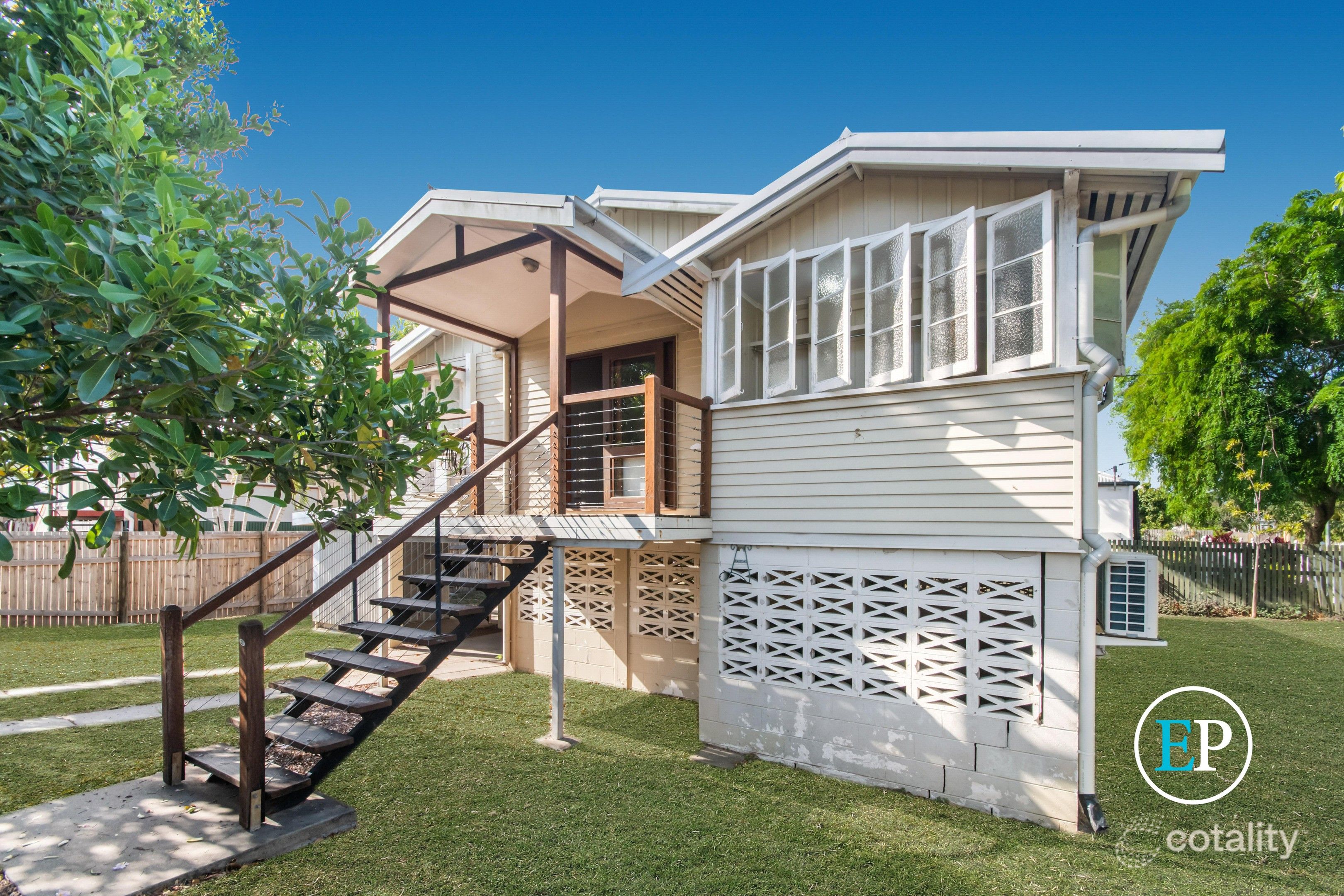 39 Hughes St, Hermit Park, QLD 4812