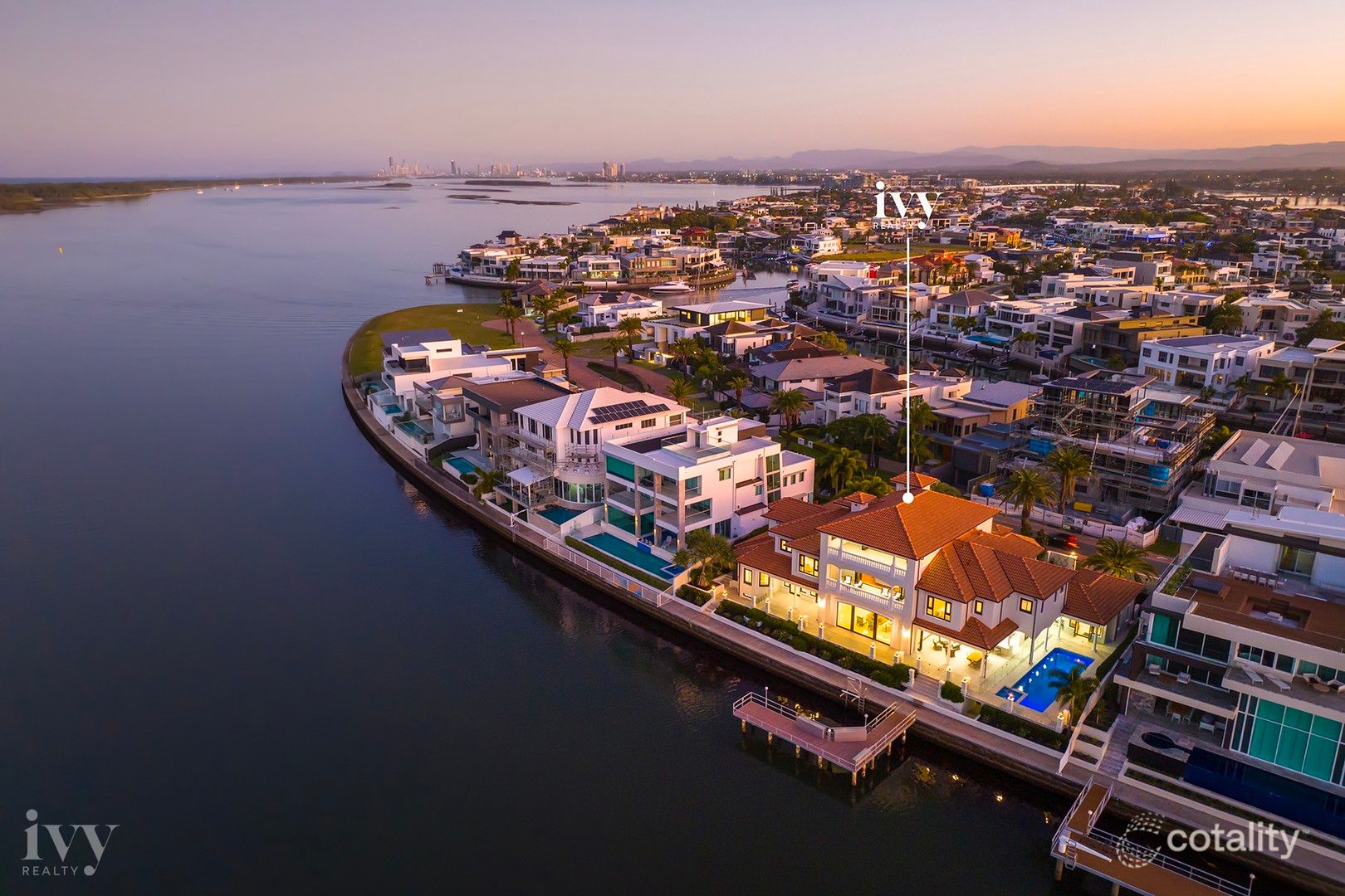 50-52 Knightsbridge Pde E, Paradise Point, QLD 4216
