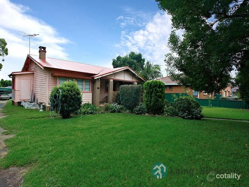 81 Humphries Rd, St Johns Park, NSW 2176
