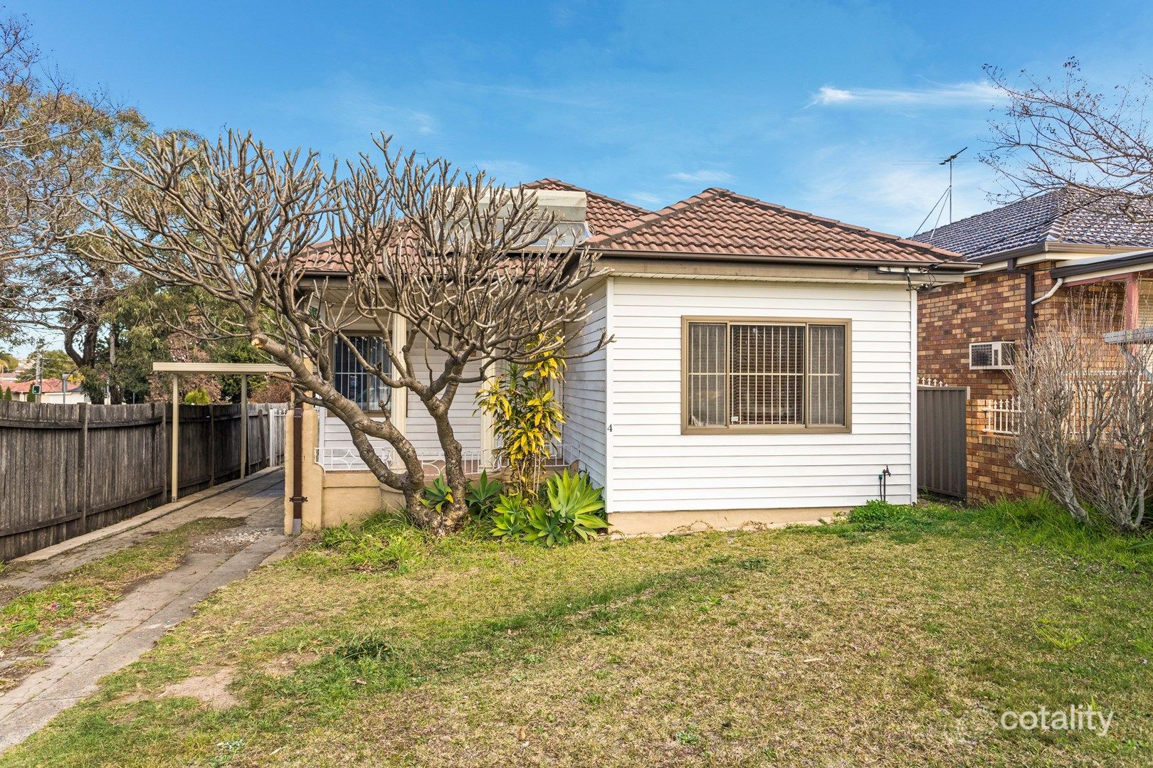 4 Napoleon Rd, Greenacre, NSW 2190