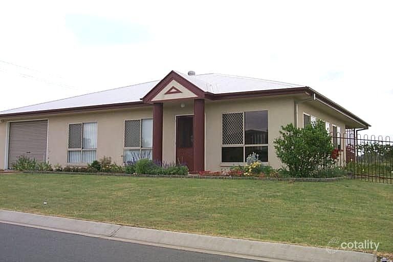 2 Pioneer Dr, Raceview, QLD 4305