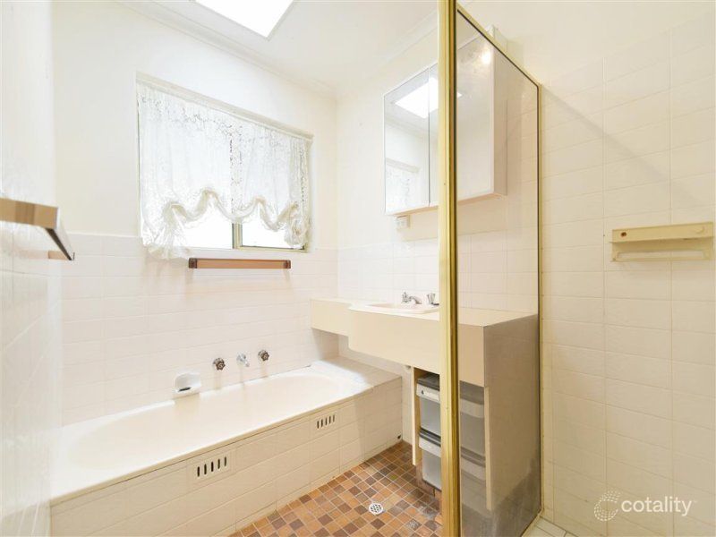 29 Tripoli Rd, Happy Valley, SA 5159