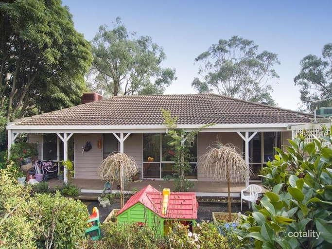 13 Bailey Gr, Wandin North, VIC 3139