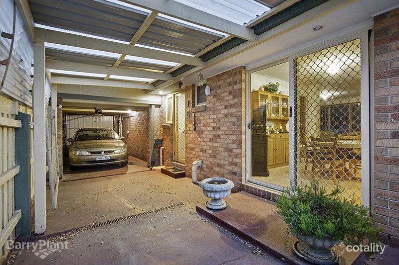 1/12 Bertrand Cl, Berwick, VIC 3806