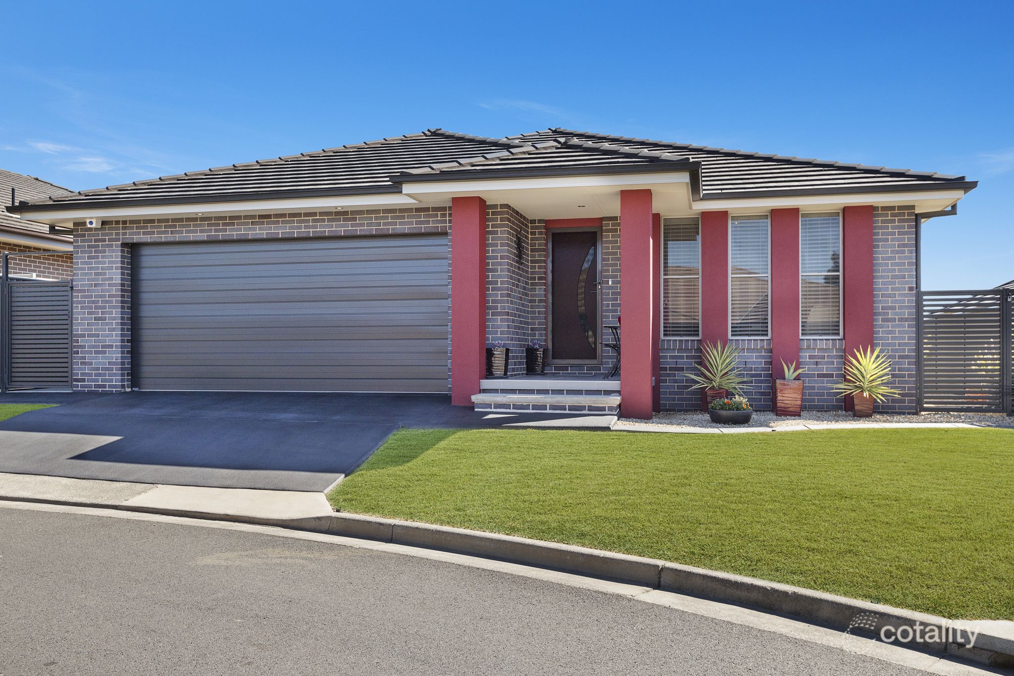 64 Peak Dr, Hillvue, NSW 2340