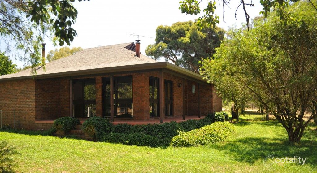 443 Black Dog Creek Rd, Chiltern, VIC 3683