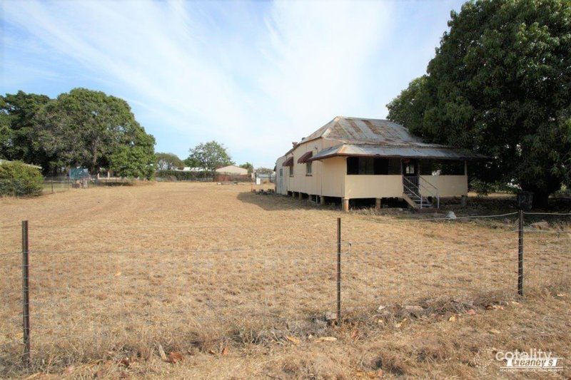 12 Oxford St, Charters Towers City, QLD 4820