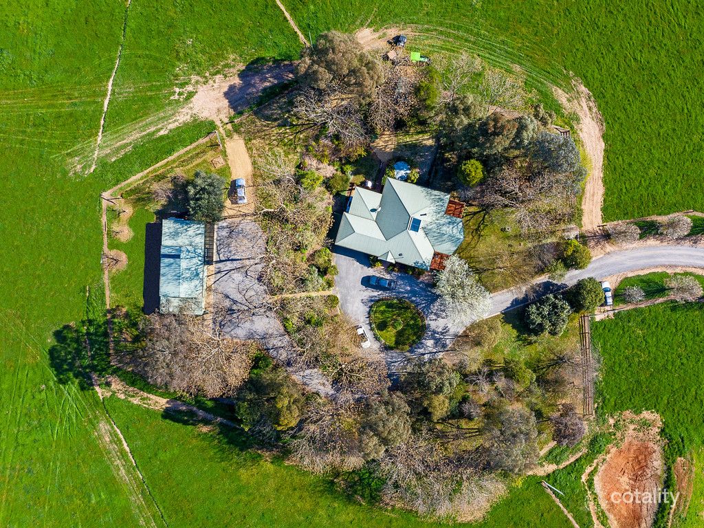 425 Nug Nug Rd, Buffalo River, VIC 3737